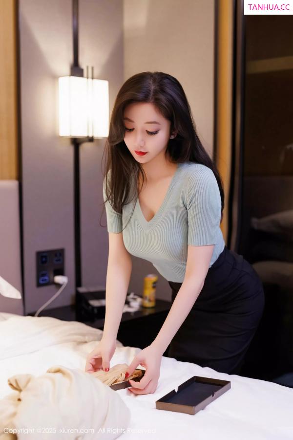   [XiuRen]高清写真图 2025.03.24 No.10060 心妍小公主 蓝色T恤第8张图片